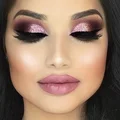 Fioletowy makijaż