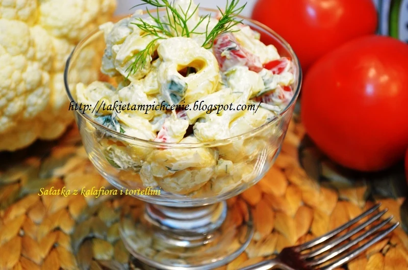 Sałatka z kalafiora i tortellini