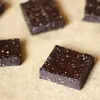 Zdrowe czekoladowe wegańskie brownie bez pieczenia - bez cukru i słodzików