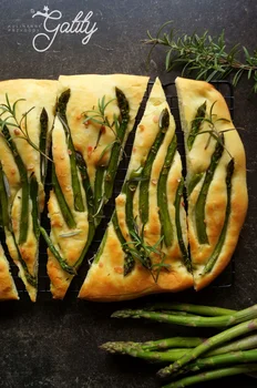 Focaccia ze szparagami