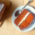 Piernikowe ciasto marchewkowe z kremem twarogowym
