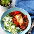Ziołowy ryż z dorszem w sosie pomidorowym
