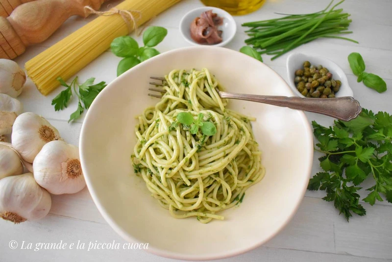 Makaron z salsą verde