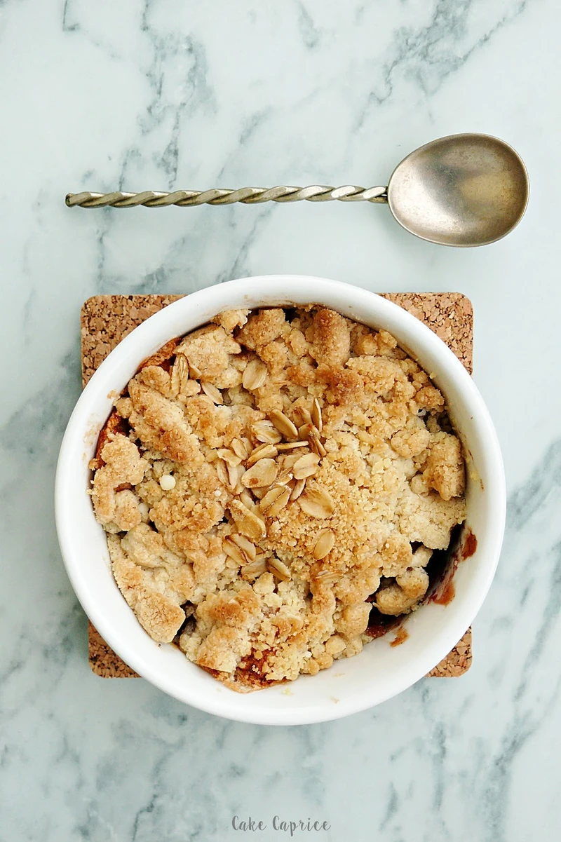 Owsiane crumble ze śliwkami