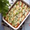 MUSZLE MAKARONOWE ZE SZPINAKIEM I FETĄ W SOSIE POMIDOROWYM