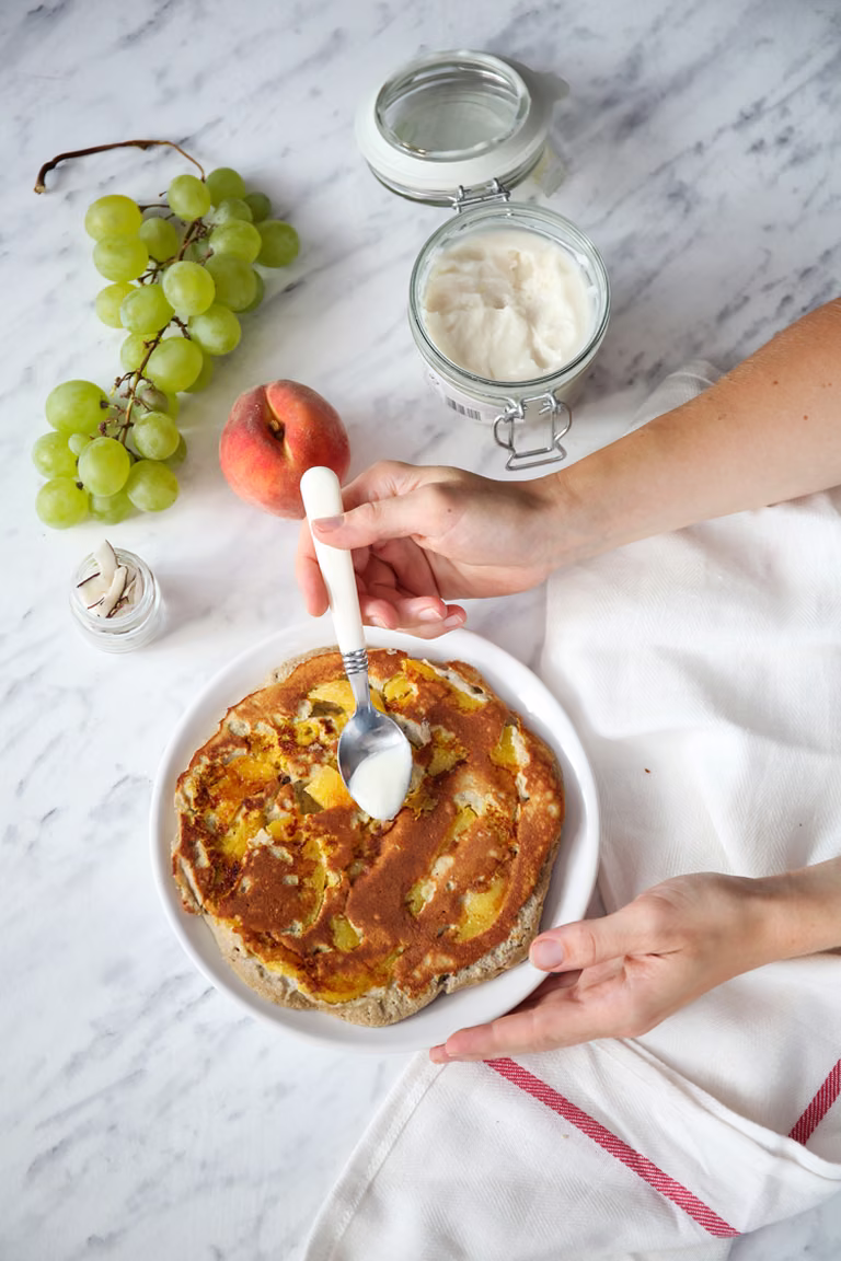 Zdrowy omlet z brzoskwiniami