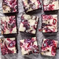 Halloweenowe brownie z malinami! Wygląda upiornie, smakuje obłędnie!