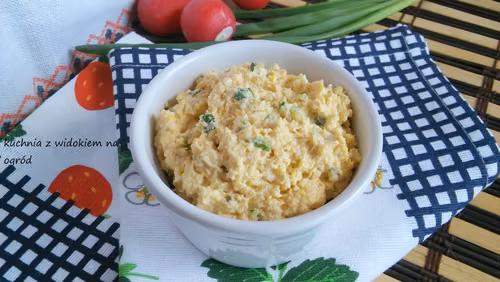 Pasta z pieczonej ryby i jajek. Pasta rybna na kanapki.