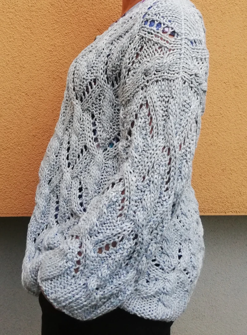 Rozpinany sweter na drutach