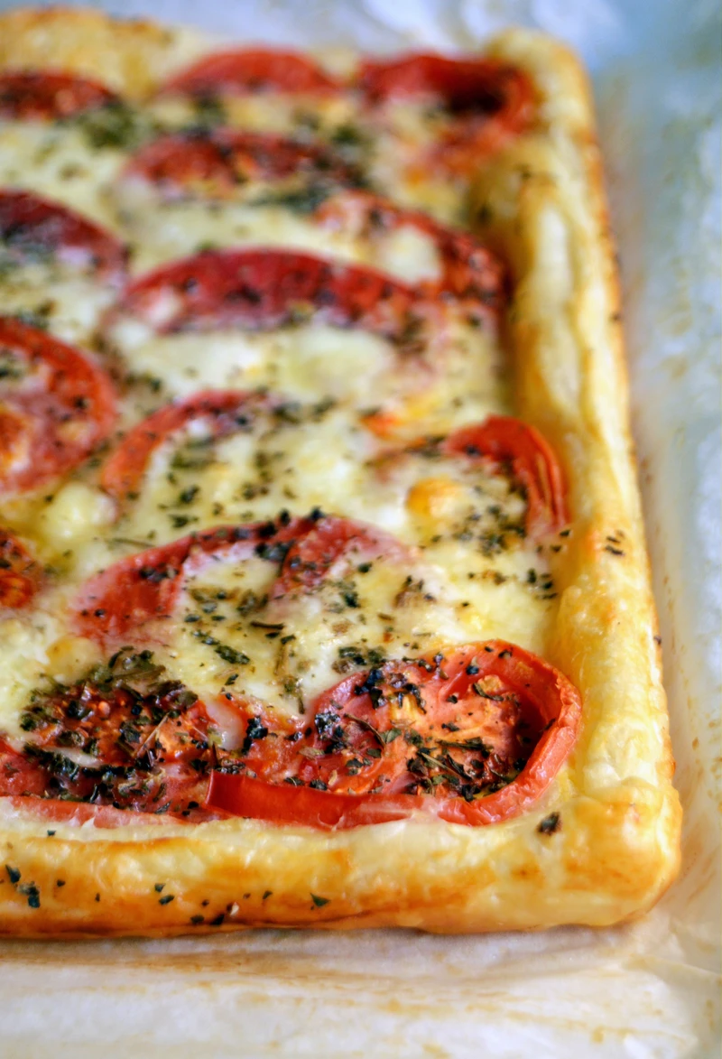Pizza Caprese na cieście francuskim