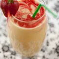 Smoothie z mango, truskawek i banana