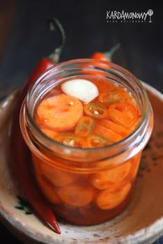 Kiszone marchewki z wędzoną papryką i chili