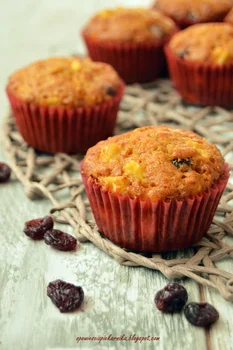 Muffiny marchewkowe z jabłkiem i żurawiną