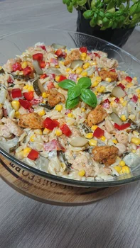 Makaronowa sałatka gyros