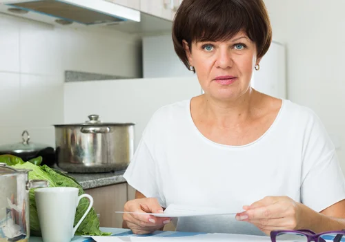 „Brat chce się budować na działce mamy i kazał mi zrzec się spadku. ‘Ty i tak nic nie potrzebujesz’ - usłyszałam.” - pisze Aneta [LIST]