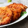 Kotlety schabowe moczone w mleku i cebuli