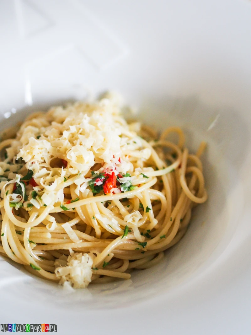 Makaron spaghetti aglio olio