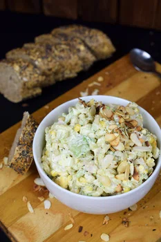 Sałatka z brokułami, kukurydzą, szynką!