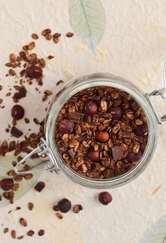 Granola czekoladowa z orzechami laskowymi