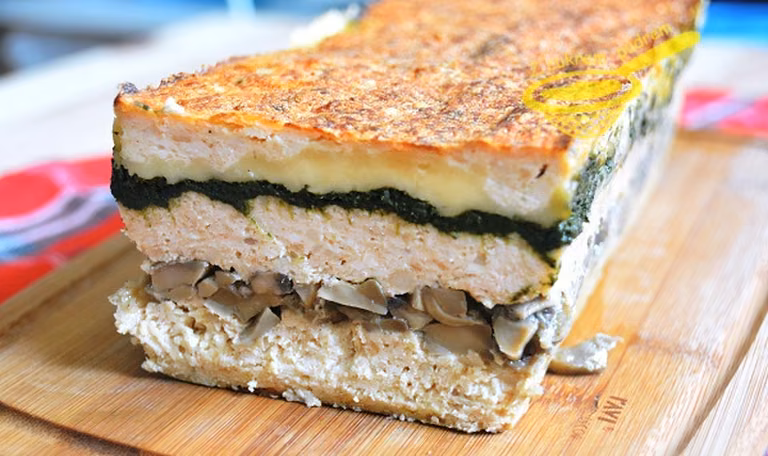 warstwowa pieczeń drobiowa (pieczarki, ser, szpinak)