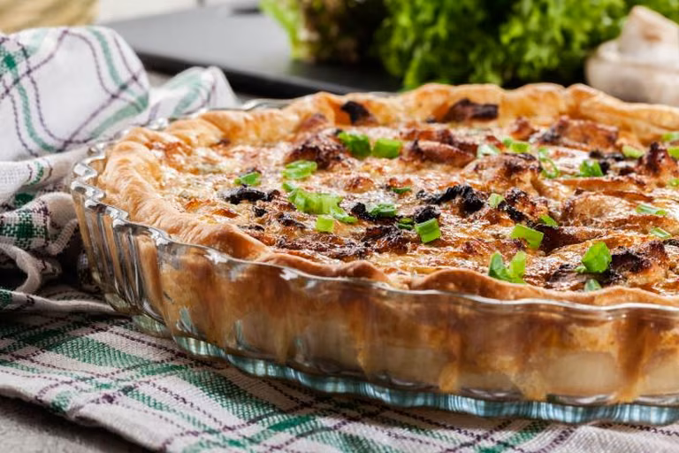 Tarta z kurczakiem i pieczarkami