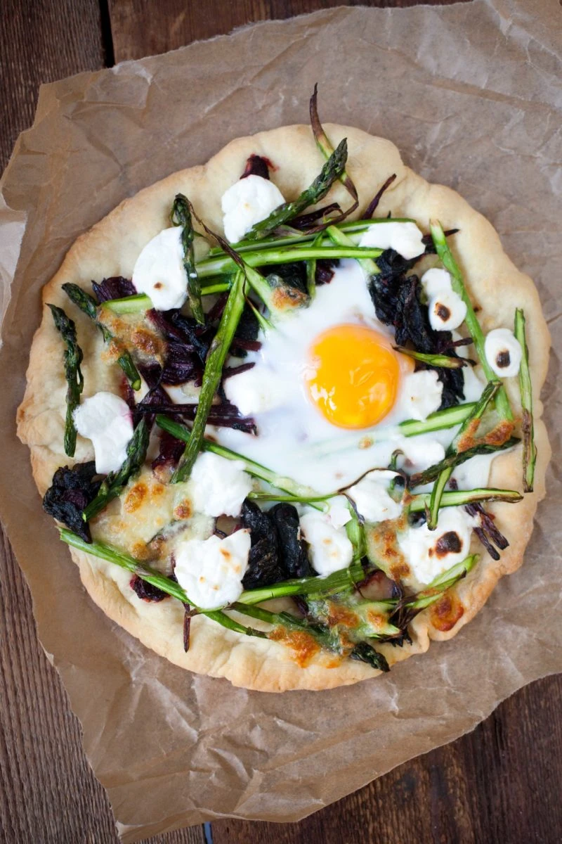 PIZZA ZE SZPARAGAMI I BOTWINKĄ