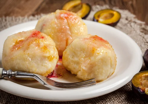 Knedle ze śliwkami BEZ ziemniaków! Wychodzą miękkie i kremowe jak nigdy!