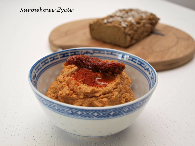 Domowy hummus (wersja uproszczona) z suszonymi pomidorami
