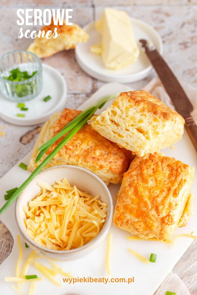 Bułeczki scones z serem