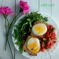 Jaja zapiekane w tostach i z pomidorkami