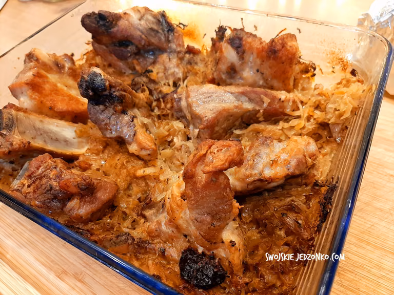 Żeberka pieczone na kiszonej kapuście -rewelacja!