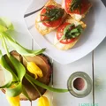 Bruschetta z hummusem