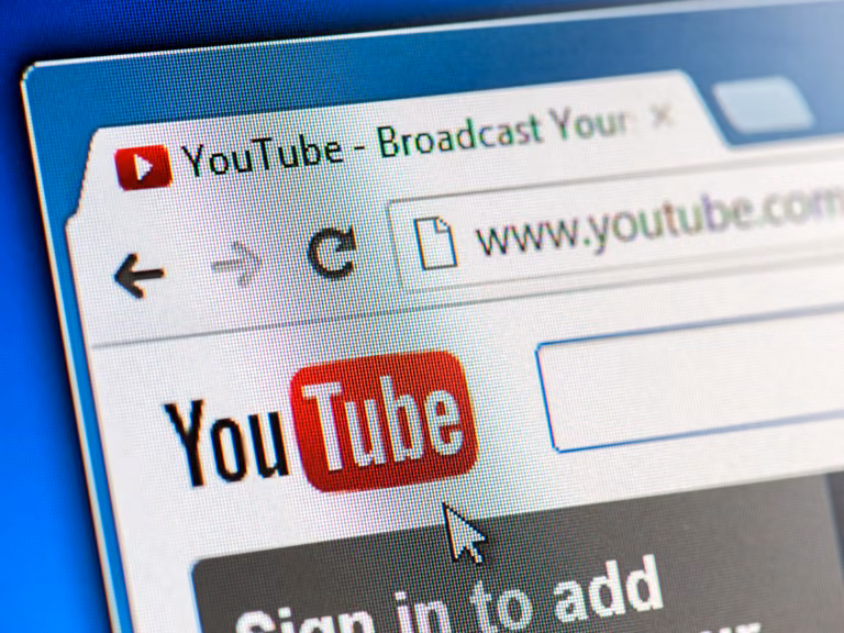 Czy YouTuberzy zapłacą podatek? Kto musi wpisać się do rejestru KRRiT?