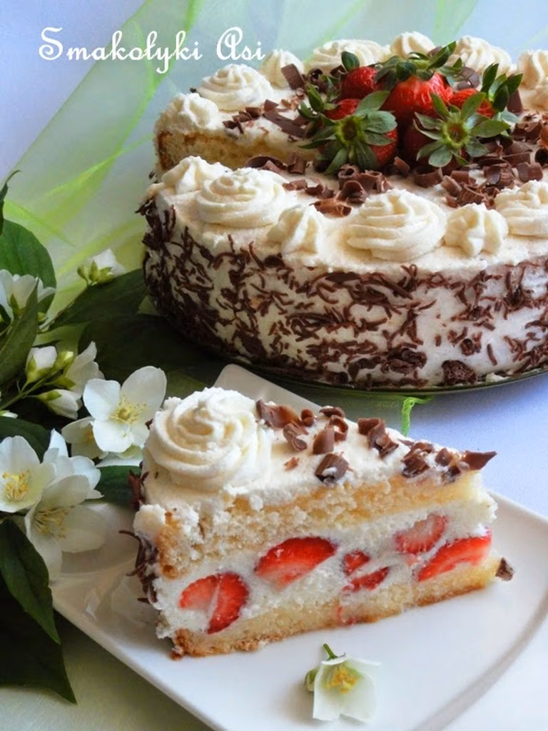 Tort truskawkowy na Dzień Matki
