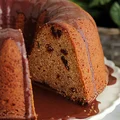 Miodowa babka z daktylami
