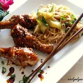 Azjatycki kurczak w glazurze z Chow Mein - prosty i stylowy obiad