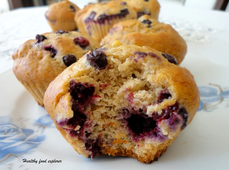 Fit muffinki bananowe z borówkami