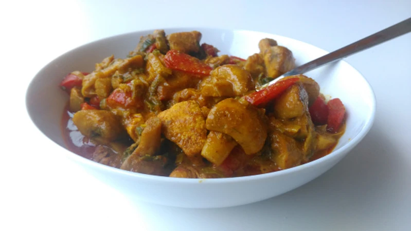 Kurczak z warzywami w sosie curry