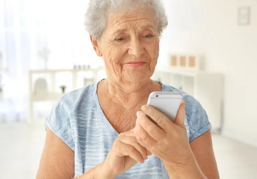 NFZ będzie wysyłał SMS-y do pacjentów! Od maja 2025 kolejki do lekarzy mają być krótsze!