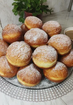 Puszyste pączki nadziewane przed smażeniem