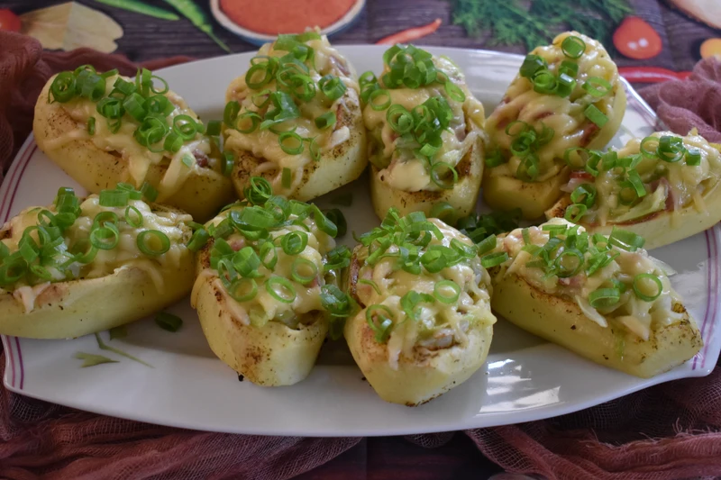 Pieczone ziemniaczki z młoda kapustką