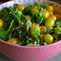 Sałatka z pomidorami koktajlowymi