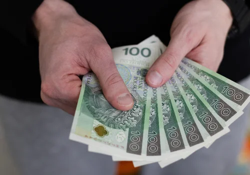 Kiedy dzieci muszą płacić alimenty na rodziców? Zasady, wyjątki i kwoty!