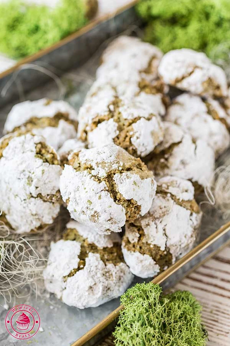 Ciasteczka amaretti z matcha