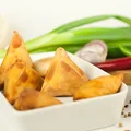 Indyjskie pierożki z batatem i mięsem z rosołu