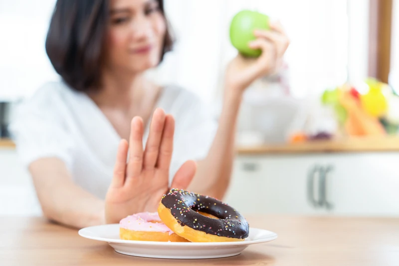 Powinniśmy jeść 300 kcal mniej niż zwykle? Dowiedz się dlaczego