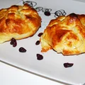 Camembert pieczony w cieście francuskim