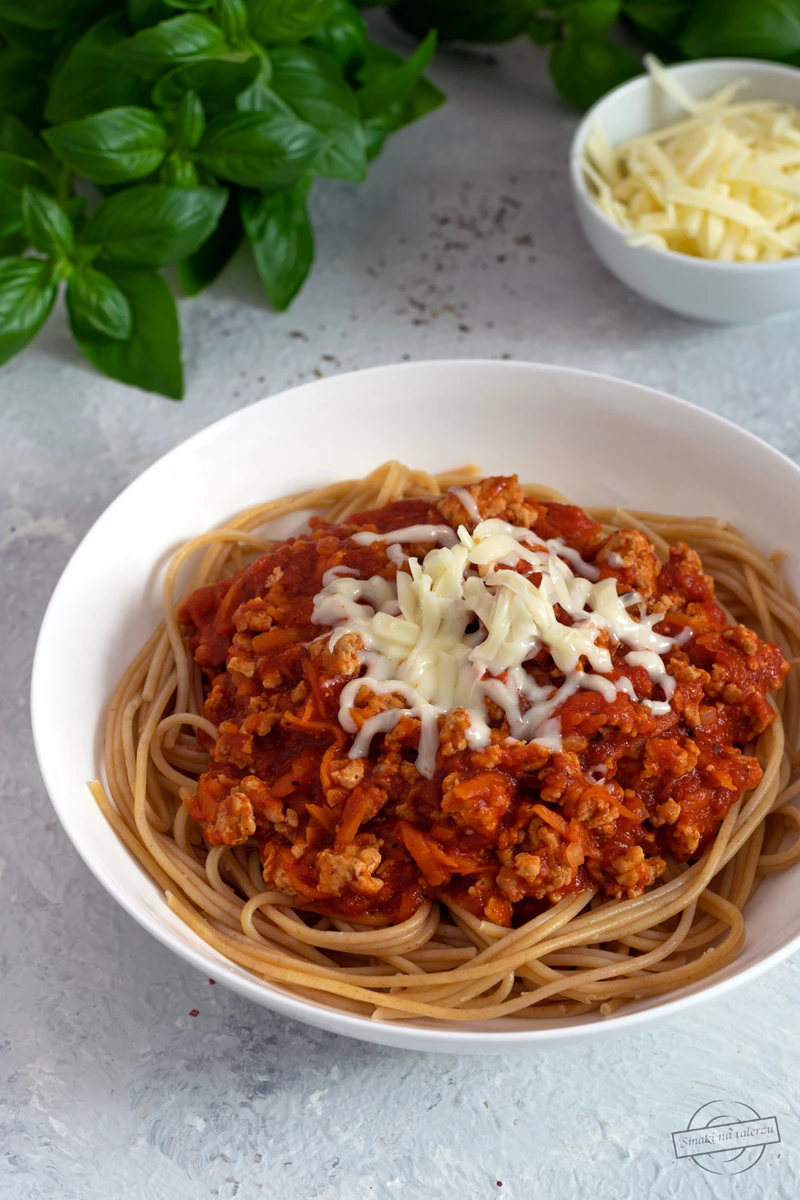 Spaghetti z mięsem drobiowym