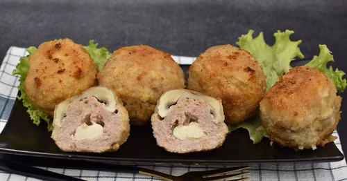 Kotlety mielone z mozzarellą w pieczarce