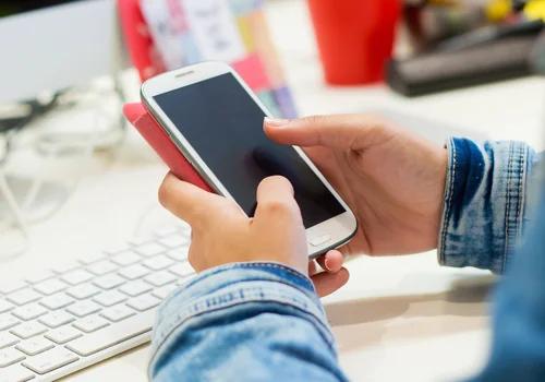 Ta sieć znika z Polski! Niektórzy użytkownicy będą mieć problem z Internetem w telefonie i wysyłaniem wiadomości